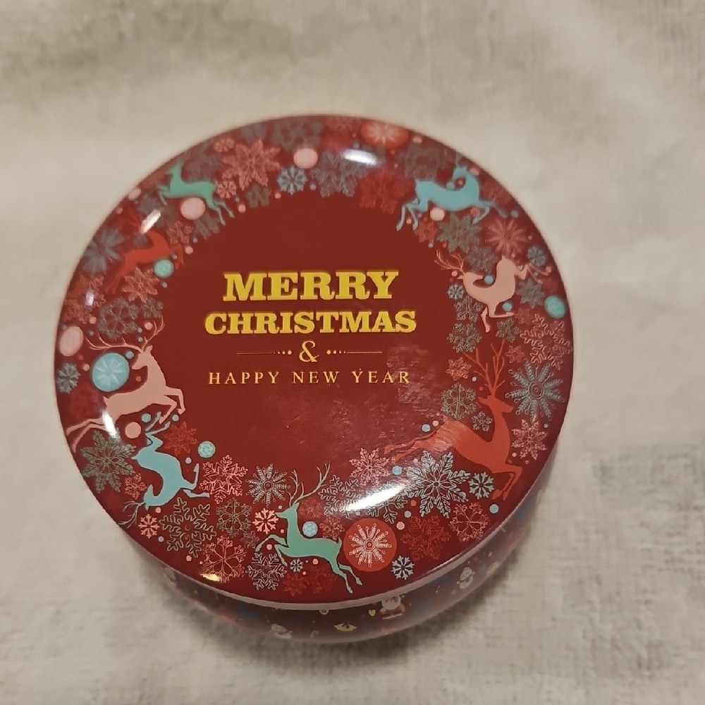 ♥️♥️♥️ Holiday Scented Candle - Red - Picture 2 of 6